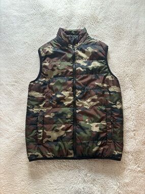 Swisstech Camo Print Quilted Puffer Vest Green & Brown